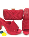 Conjunto de zapatos de tacón alto con brillantes y bolsos de boda para mujer