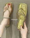 Sandalias planas doradas y plateadas para mujer
