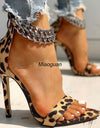 Sandalias con cadena de tacón alto fino con estampado de leopardo